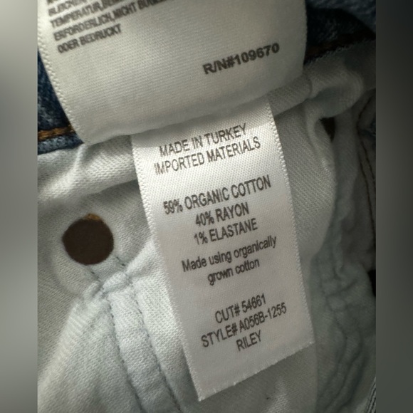 Agolde Riley High Rise Distressed Jeans - Picture 9 of 10